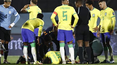 Uruguai X Brasil Neymar Sofre Tor O Grave No Joelho E Sai Chorando De