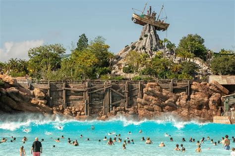 Le Parc Aquatique Disney S Typhoon Lagoon Rouvrira Le Mars