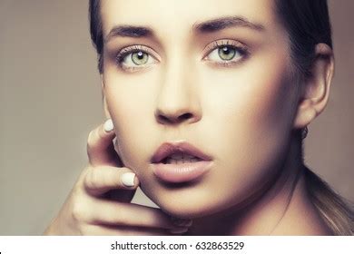 Beauty Face Woman Green Eyes Nude ภาพสตอก Shutterstock