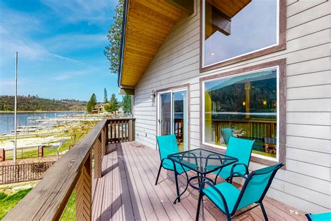 Humphreys Lakefront 7 Bd Bass Lake Ca Vacation Rental Vacasa