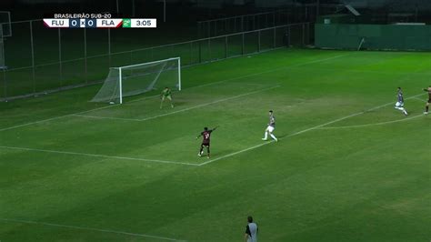 Vídeo Aos 3 min do 2º tempo Shola do Flamengo finaliza mas goleiro