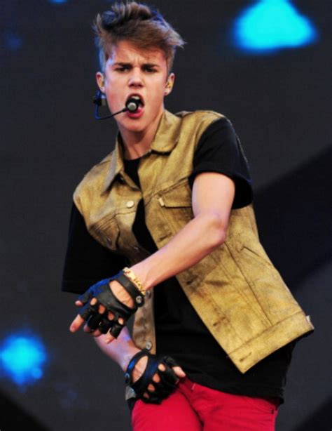 Justin Performing At Mtv World Stage Live In Malaysia Justin Bieber