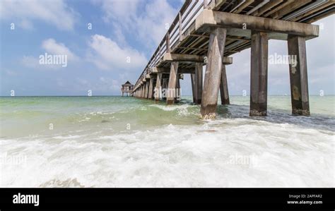 Naples pier beach hi-res stock photography and images - Alamy