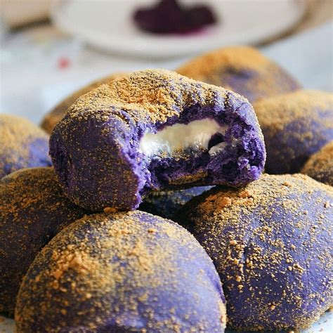 Ube Pandesal Filled With Creamy Cheese Amiable Foods Pandesal Pandesal Recipe Filipino