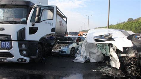 Anadolu Otoyolu nun Kocaeli geçişinde zincirleme kaza 3 kişi yaralandı