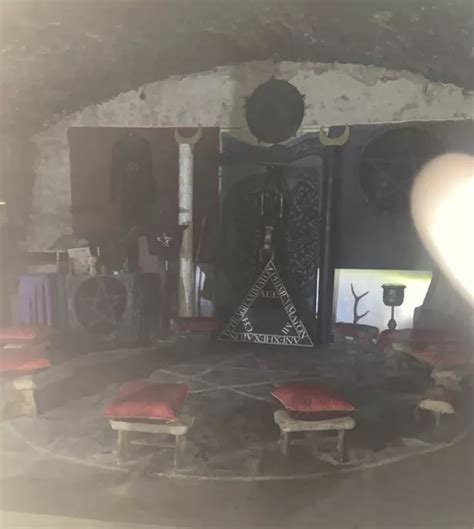 Spooky Picture Of Ghost Captured By Freaked Out Tourist At Edinburgh Vaults Daily Record