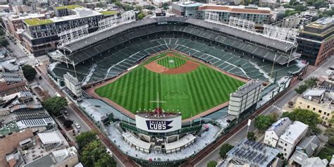 Big Ten hockey planned for Wrigley Field | Crain's Chicago Business