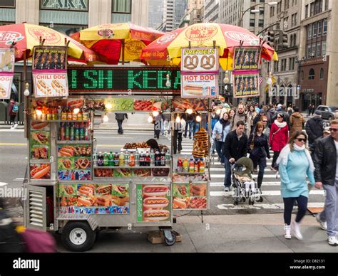 Sidewalk Hot Dog Vendor Nyc Stock Photo Alamy