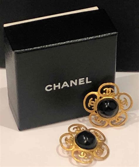 CHANEL Earrings 1995 Vintage Black Gripoix Gold Toned CC Flower Clip On