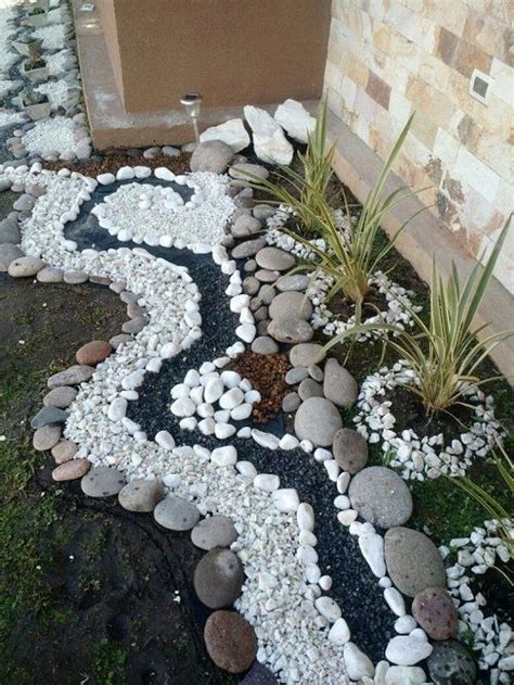 “26 Creative Front Yard River Rock Landscaping Ideas To Enhance Your Curb Appeal” Fiatagri