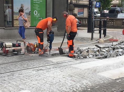 Ruszyła naprawa torowiska w centrum Grudziądza Są zmiany w ruchu