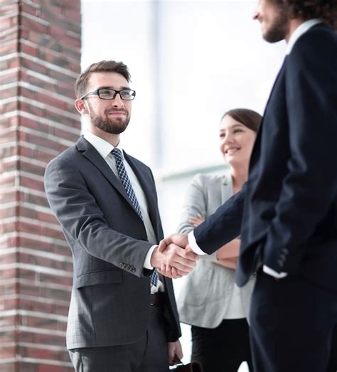 Premium Photo Two Business Men Shaking Hands