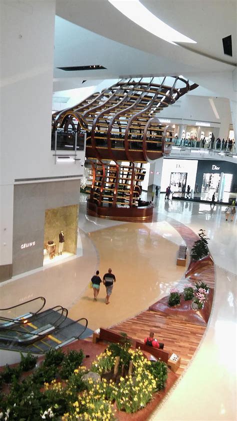 Las Vegas Crystal Shopping Center Photograph by Svilenka Dankova - Fine Art America