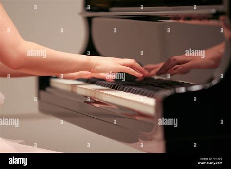 Grand Piano Player Silhouette Hi Res Stock Photography And Images Alamy