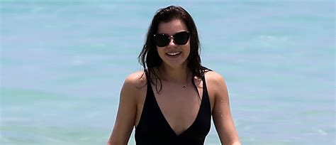 Hailee Steinfeld Wears Plunging One Piece For Miami Beach Day Hailee Steinfeld Just Jared