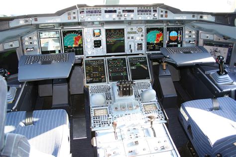 Cockpit of the Airbus A380. : pics