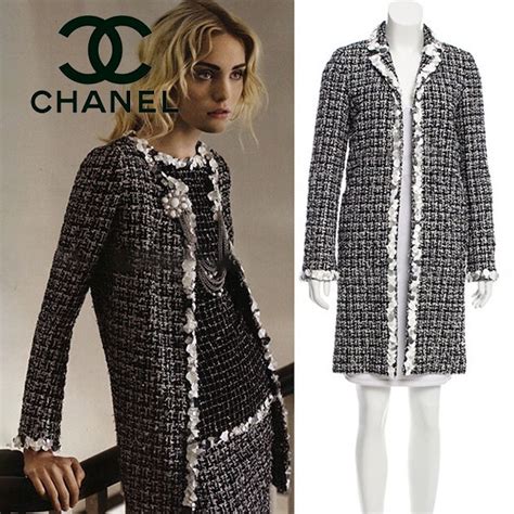 シャネル（CHANEL）ツイードジャケットをカーデ感覚でコートの中にレイヤード
