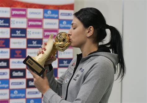 Cristina Neagu a primit trofeul de cea mai bună jucătoare a lumii în