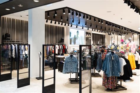 Premium Photo Luxury Shopping Mall Department Clothing Store Interior