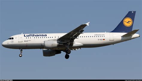 D AIZI Airbus A320 214 Lufthansa Łukasz Stawiarz JetPhotos