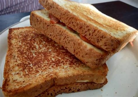 Resep Roti Gandum Panggang Isi Sosis Rempah Saus Keju Wheat Bread