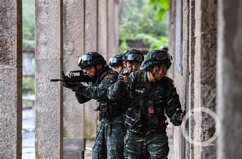 超燃！不要眨眼！带你直击重庆武警“魔鬼周”极限训练现场 上游新闻 汇聚向上的力量