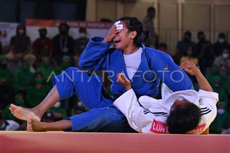 JAWA BARAT RAIH MEDALI EMAS JUDO 45 KG PON PAPUA ANTARA Foto