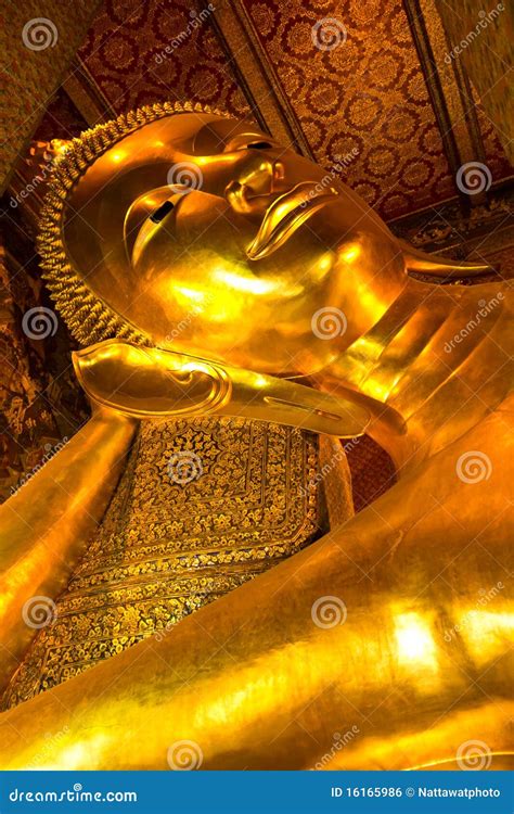 Buddha De Oro En Wat Pho De Bangkok Foto De Archivo Imagen De Cara