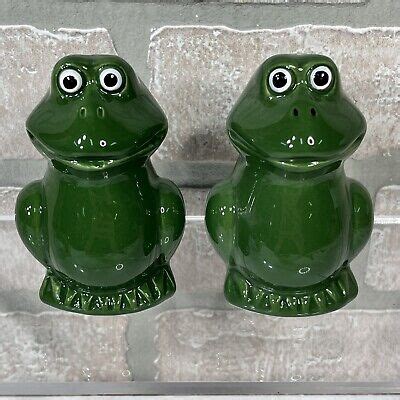 Vintage Frog Salt Pepper Shakers Alco Industires Cute Green