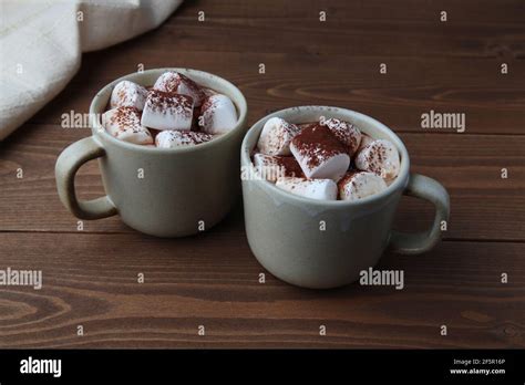 Hot Cocoa Marshmallows Isolated Wood Hi Res Stock Photography And Images Alamy