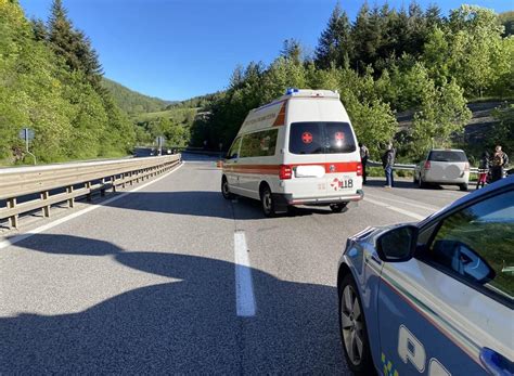 Incidente Tra Moto Sulla E45 Feriti Padre E Figlio