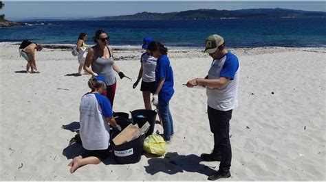 Voluntarios Retiran M S De Kilos De Basura Marina Y De La Isla De