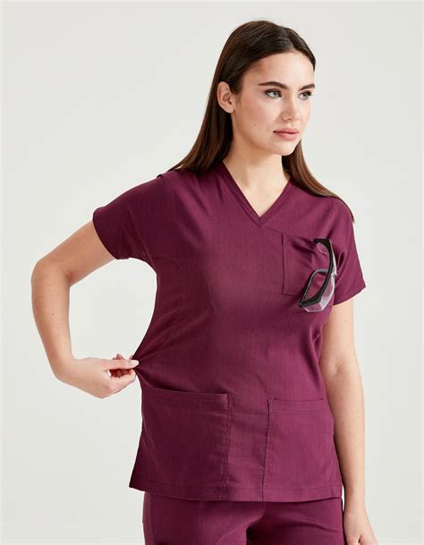 Costum Medical Elastan Femei Nuanta Bordo Burgundy Costume