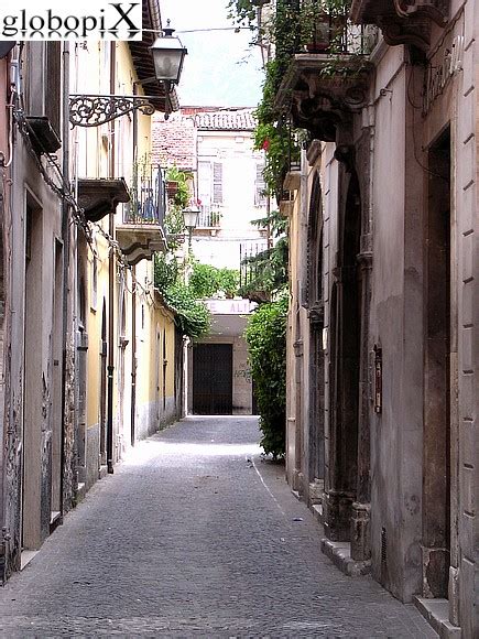 PHOTO SULMONA: SULMONAS HISTORICAL CENTRE - Globopix