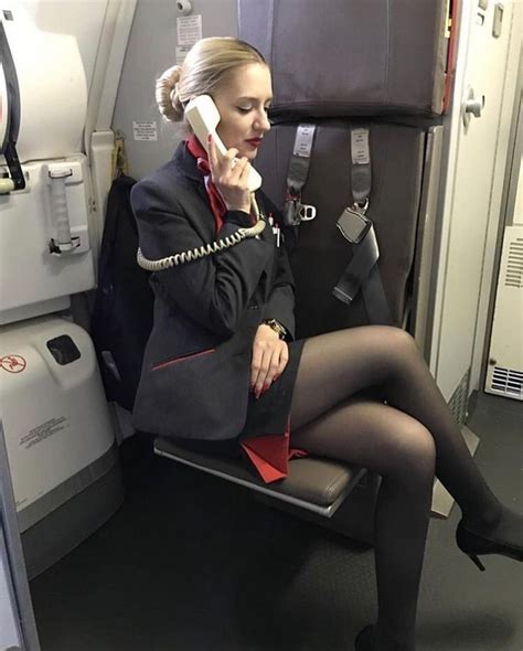 Afbeelding Kan Het Volgende Bevatten 1 Persoon Zitten Stewardess Sexy Stewardess Flight