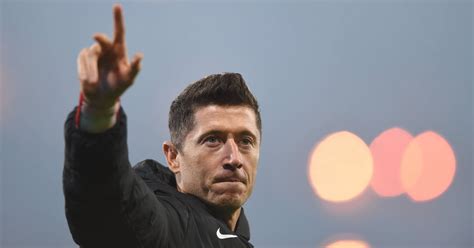 Robert Lewandowski odejdzie z Bayernu Hiszpanie są pewni kolejnego