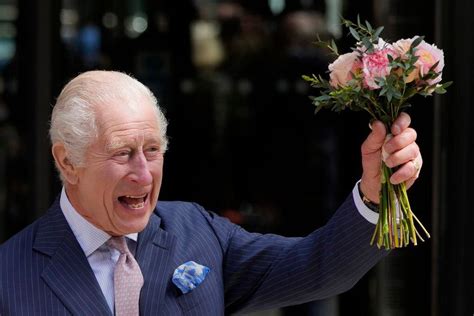 Se Le Vio Sonriente Y Saludable El Rey Carlos Iii Reanuda Sus Apariciones Públicas