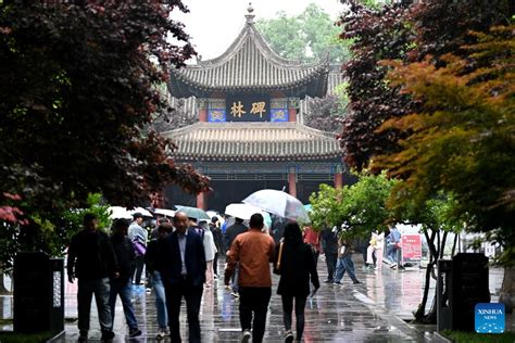 People Visit Museums In Xian Nw Chinas Shaanxi Xinhua