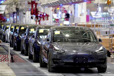 Tesla Richiama 435 000 Auto In Cina Per Problemi Alle Luci Posteriori