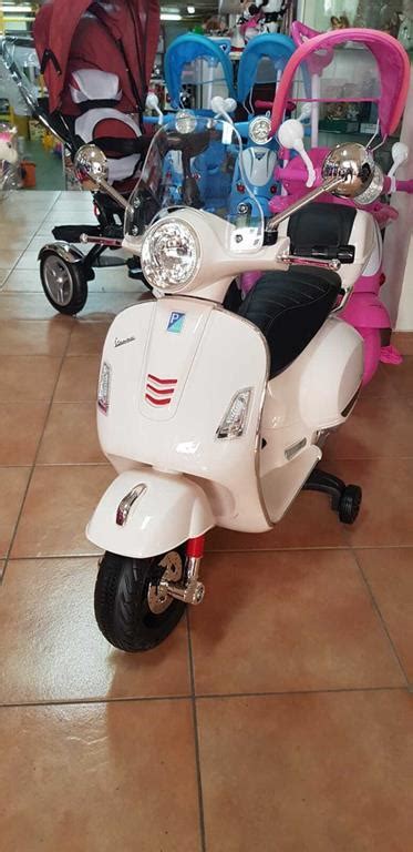 Vespa Elettrica 12V Bianca Aziamor Elettriche Giocattoli IBS