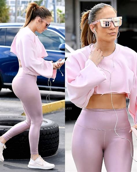 Preciosa Jennifer Lopez se abrió el tapado de piel y lo que se vio