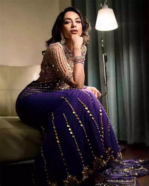 Sobhita Dhulipala Looks Stunning In Purple Saree As She Decks Up For