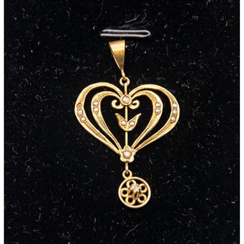 14K GOLD HEART PENDANT W DIAMOND