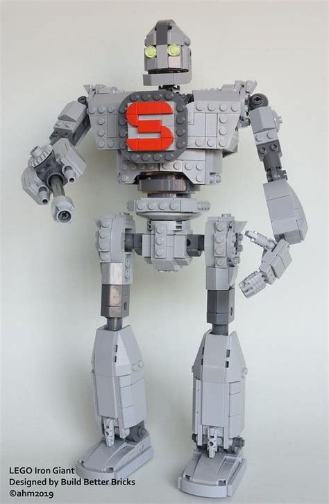 LEGO Iron Giant | Lego, Lego sculptures, Cool lego creations