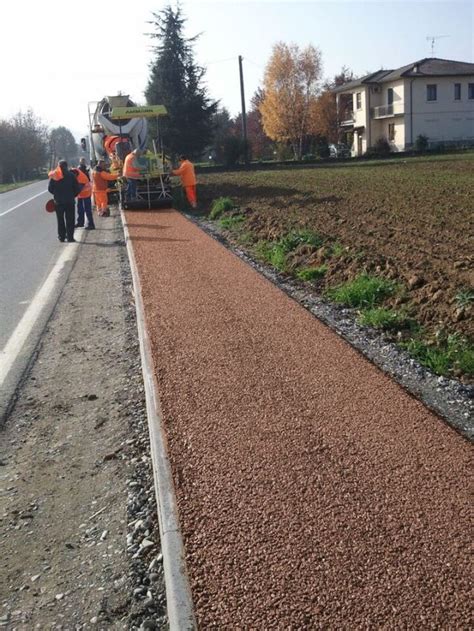 Pavimentazioni Stradali Drenanti Una Pista Ciclo Pedonale Nel