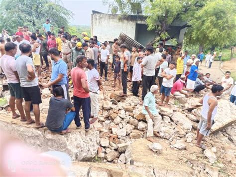 300 Year Old Mansion Collapses Five People Buried Under Debris Two