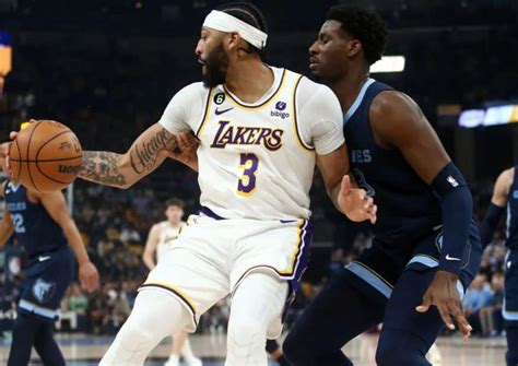 WATCH Heart Sinks For Lakers Fans As Anthony Davis Suffers Injury