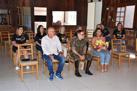 Projeto De Equoterapia Em Parceria A Prefeitura Homenageia O