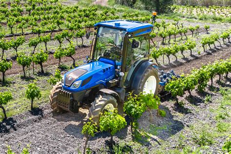 Trattori New Holland Presenti A Enovitis In Campo Agrimeccanica