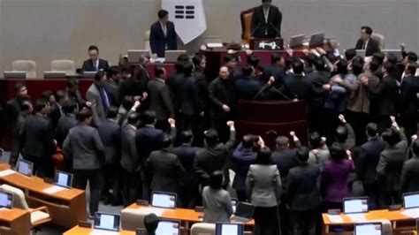 Corea Del Sud Proteste In Aula Per L Impeachment Del Presidente Ad